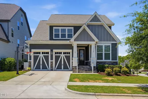 100 Oaks End Dr, Holly Springs, NC 27540