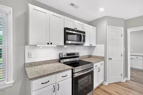 Entry Way - 1507 Robinhood Rd, Durham, NC 27701 photo 4 of 5