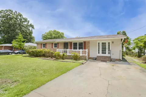 400 Blackmon St, Four Oaks, NC 27524