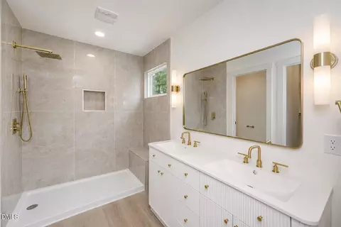 Bath - 606 E Bay St, Dunn, NC 28334 photo 1 of 3