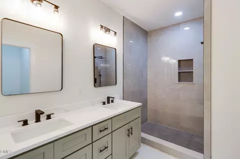 Bath - 514 E Juniper Ave, Wake Forest, NC 27587 photo 4 of 4