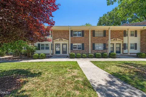 1002 Willow Dr #6, Chapel Hill, NC 27514