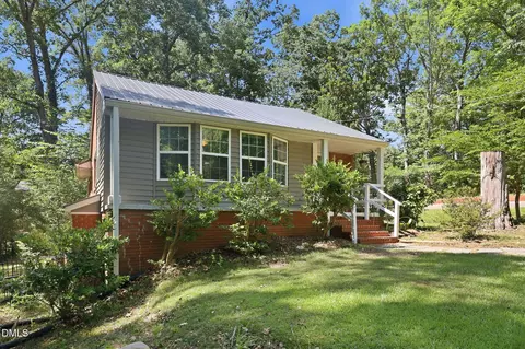 540 W Chisholm St, Sanford, NC 27330