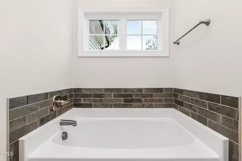 Bath - 54 N Rabbit Run Dr, Smithfield, NC 27577 photo 3 of 6