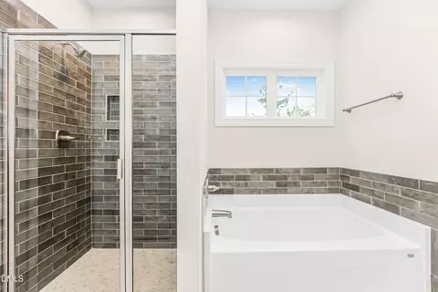 Bath - 54 N Rabbit Run Dr, Smithfield, NC 27577 photo 4 of 6