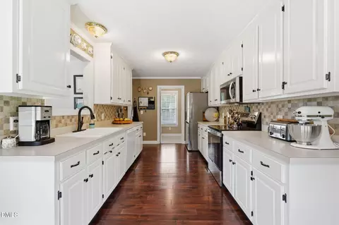 Kitchen - 166 Edmondson Dr, Willow Spring, NC 27592 photo 4 of 4