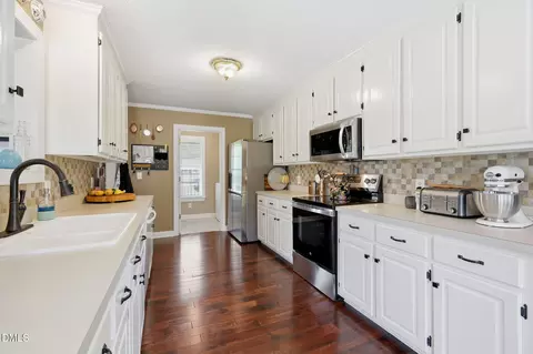 Kitchen - 166 Edmondson Dr, Willow Spring, NC 27592 photo 2 of 4