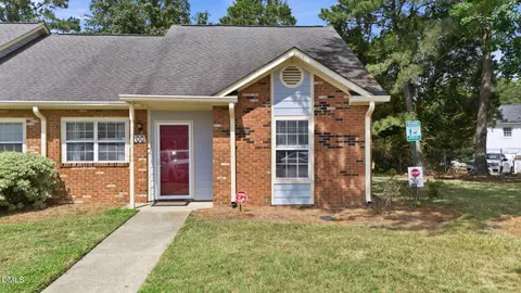 200 Old Spring Hill Ln, Fuquay Varina, NC 27526