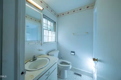 Bath - 3832 Hermine St, Durham, NC 27705 photo 1 of 2