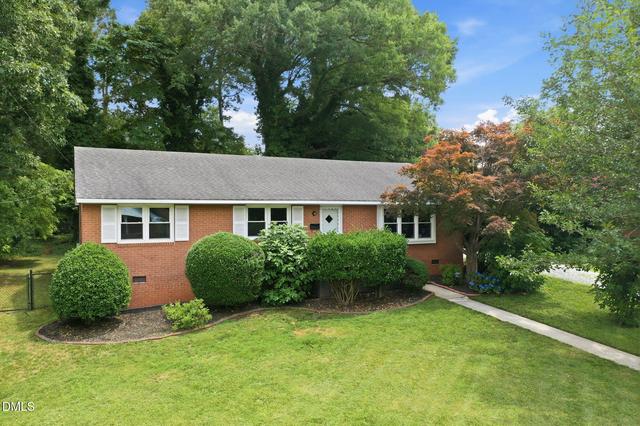 305 Meadowbrook Dr, Burlington, NC 27215
