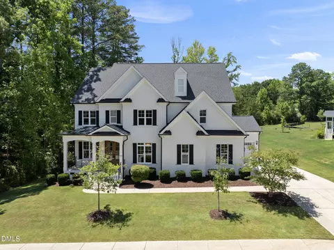 908 Autumn Season Ln, Apex, NC 27523