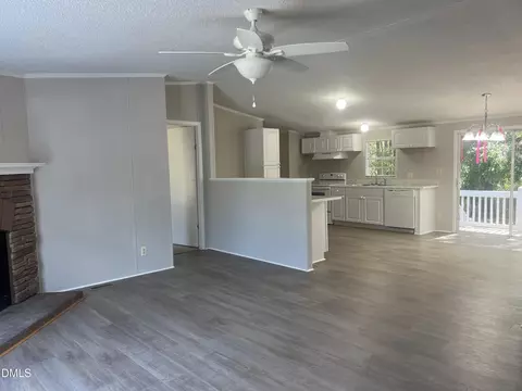 121 Ash St, Coats, NC 27521 photo 3