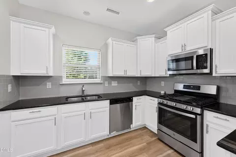 Kitchen - 432 Windy Peak Loop, Cary, NC 27519 photo 3 of 4