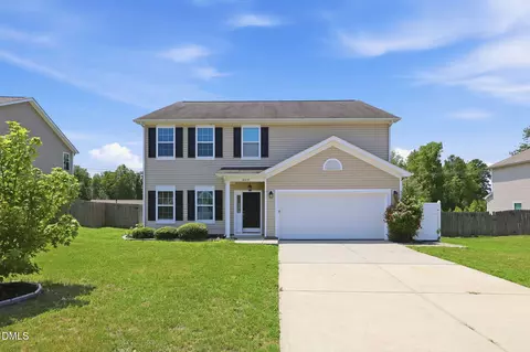 1009 Harvest Point Dr, Fuquay Varina, NC 27526