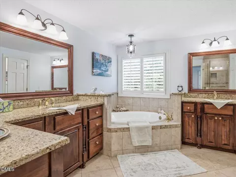 Bath - 714 Chestnut Dr, Smithfield, NC 27577 photo 2 of 6