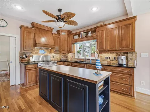 Kitchen - 714 Chestnut Dr, Smithfield, NC 27577 photo 2 of 7