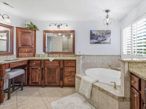 Bath - 714 Chestnut Dr, Smithfield, NC 27577 photo 4 of 6