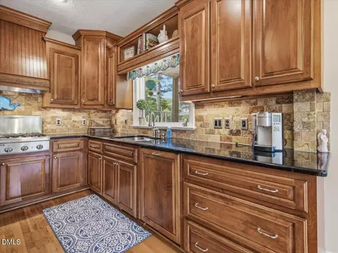 Kitchen - 714 Chestnut Dr, Smithfield, NC 27577 photo 4 of 7