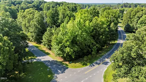 5303 Forest Oaks Dr, Greensboro, NC 27406