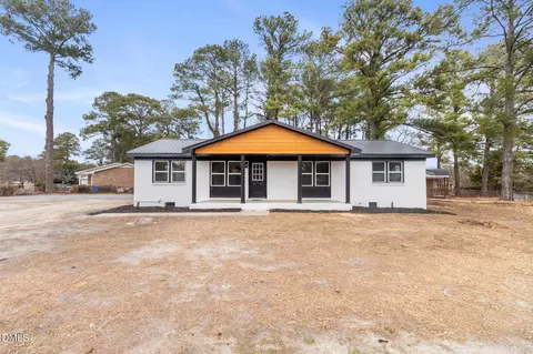 804 Lakecrest Dr, Fayetteville, NC 28301