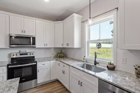 Kitchen - 9723 Bear Run Ln, Middlesex, NC 27557 photo 4 of 5