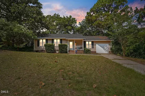 5317 Westminster Dr, Fayetteville, NC 28311