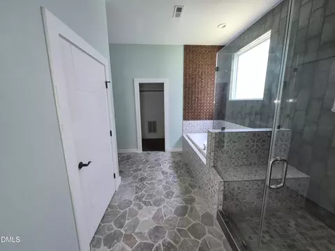 Bath - 603 Lee St, Durham, NC 27701 photo 2 of 6