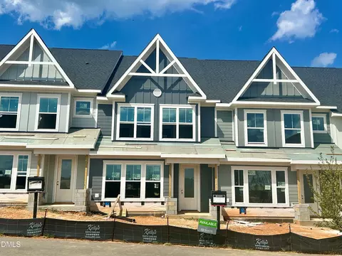 713 Trailboard Rd, Fuquay Varina, NC 27526