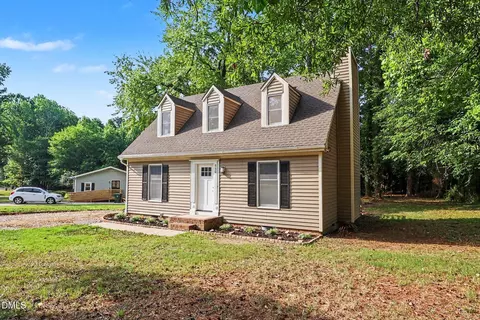 930 Meadowbrook Dr, Garner, NC 27529 photo 5