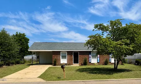 5543 Livingston Dr, Fayetteville, NC 28311