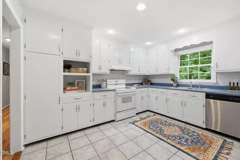 Kitchen - 5825 Ridgeview Rd, Durham, NC 27712 photo 4 of 5
