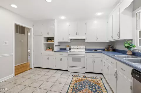 Kitchen - 5825 Ridgeview Rd, Durham, NC 27712 photo 5 of 5