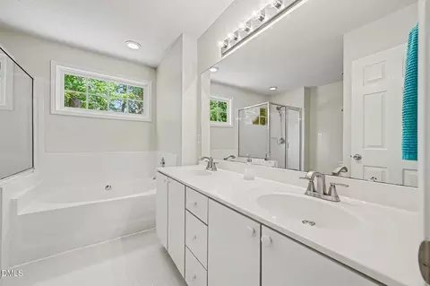 Bath - 2 Brevard Ct, Durham, NC 27713 photo 1 of 2