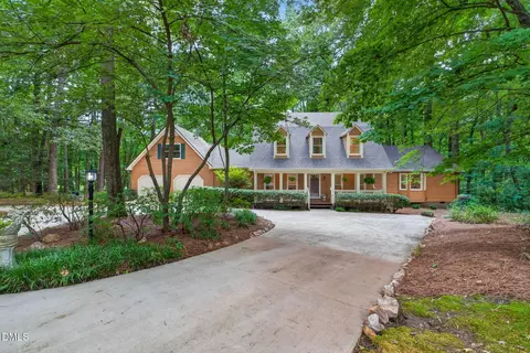 105 Dewberry Ct, Cary, NC 27518