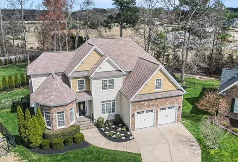 1819 Glacier Ct, Fuquay Varina, NC 27526