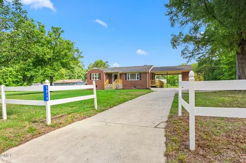 5819 Scarlet Oak Dr, Mcleansville, NC 27301