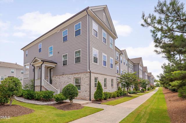 414 Clementine Dr, Cary, NC 27519