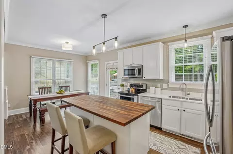 225 Brookberry Rd, Holly Springs, NC 27540