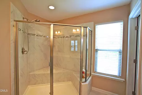 Bath - 1007 Midtowne Way, Durham, NC 27713 photo 5 of 7