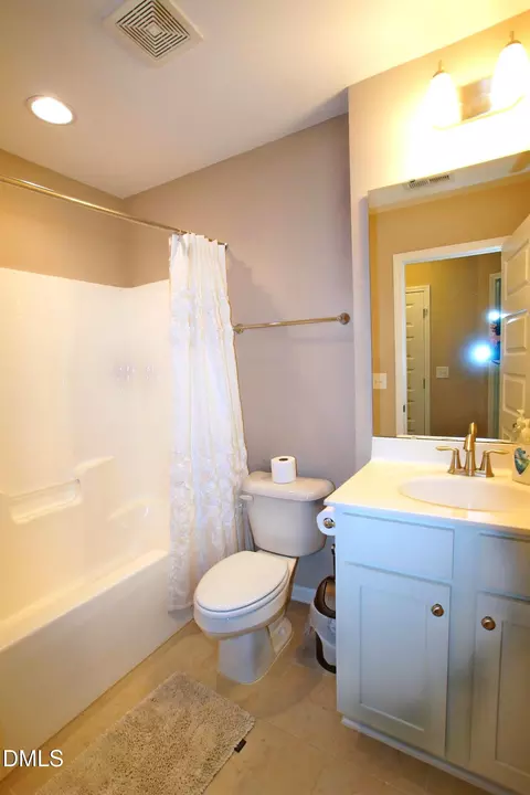 Bath - 1007 Midtowne Way, Durham, NC 27713 photo 4 of 7