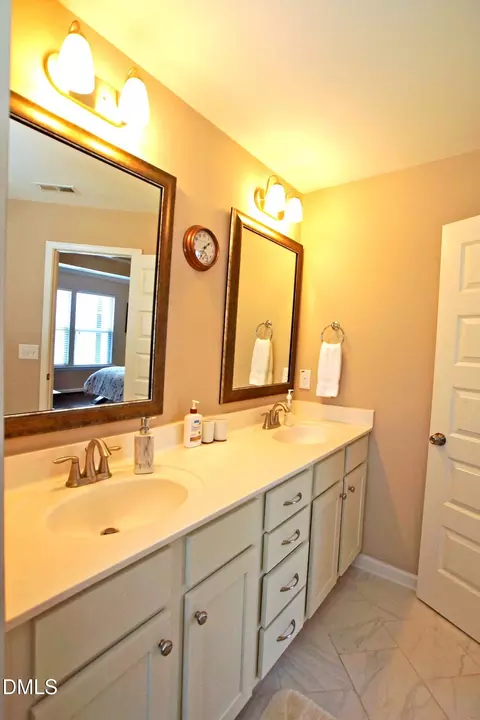 Bath - 1007 Midtowne Way, Durham, NC 27713 photo 6 of 7