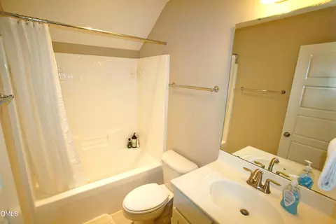 Bath - 1007 Midtowne Way, Durham, NC 27713 photo 3 of 7