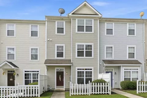 8620 Neuse Club Ln #107, Raleigh, NC 27616
