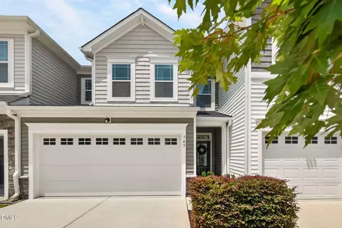 743 Creekway Dr, Fuquay Varina, NC 27526