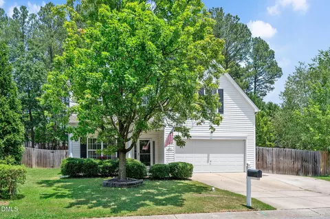605 Pyracantha Dr, Holly Springs, NC 27540