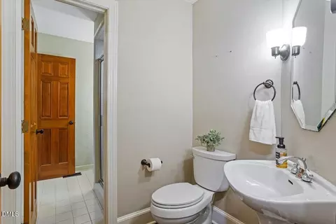 Bath - 118 E Walnut Ave, Wake Forest, NC 27587 photo 2 of 8