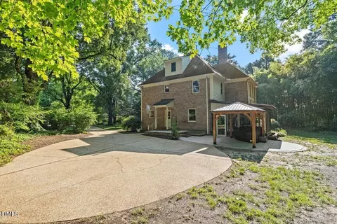Exterior - 118 E Walnut Ave, Wake Forest, NC 27587 photo 6 of 16