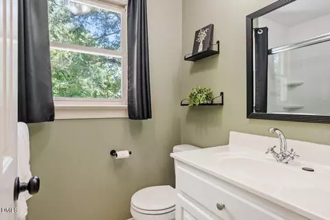 Bath - 118 E Walnut Ave, Wake Forest, NC 27587 photo 7 of 8