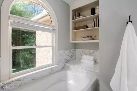 Bath - 118 E Walnut Ave, Wake Forest, NC 27587 photo 6 of 8