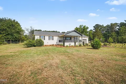 134 Old Oak Ln, Dunn, NC 28334
